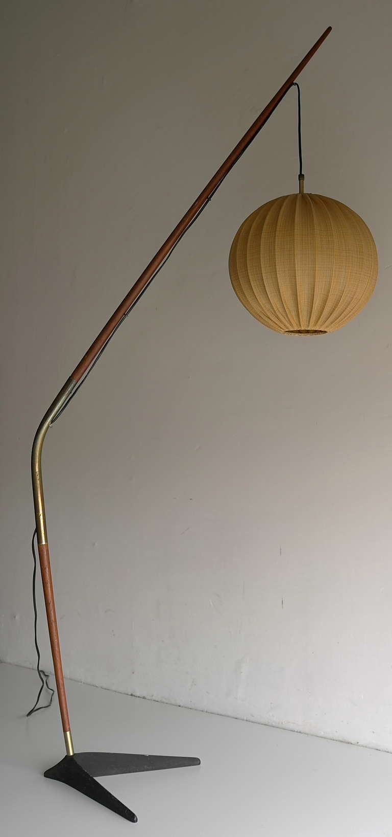 Danish teak and brass floor lamp 1960s

Height 160cm, diameter ball 30cm