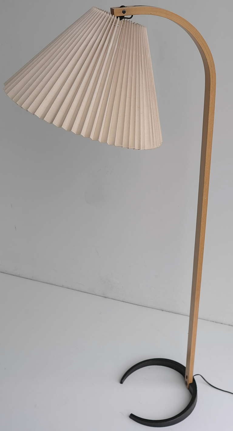 Danish Mads Caprani floor lamp

Height 146cm, diameter hood 43cm.