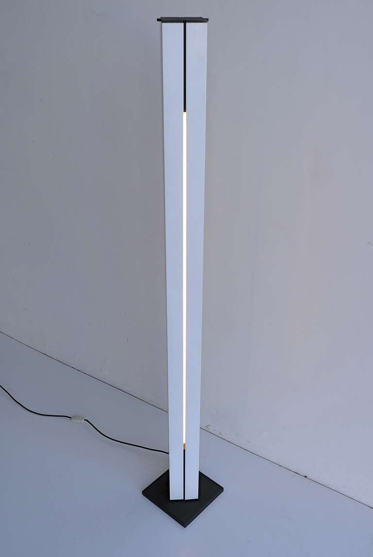 Ettore Sottsass lampadaire blanc Moonlight n° 14104, Italie, années 1970 en vente 1