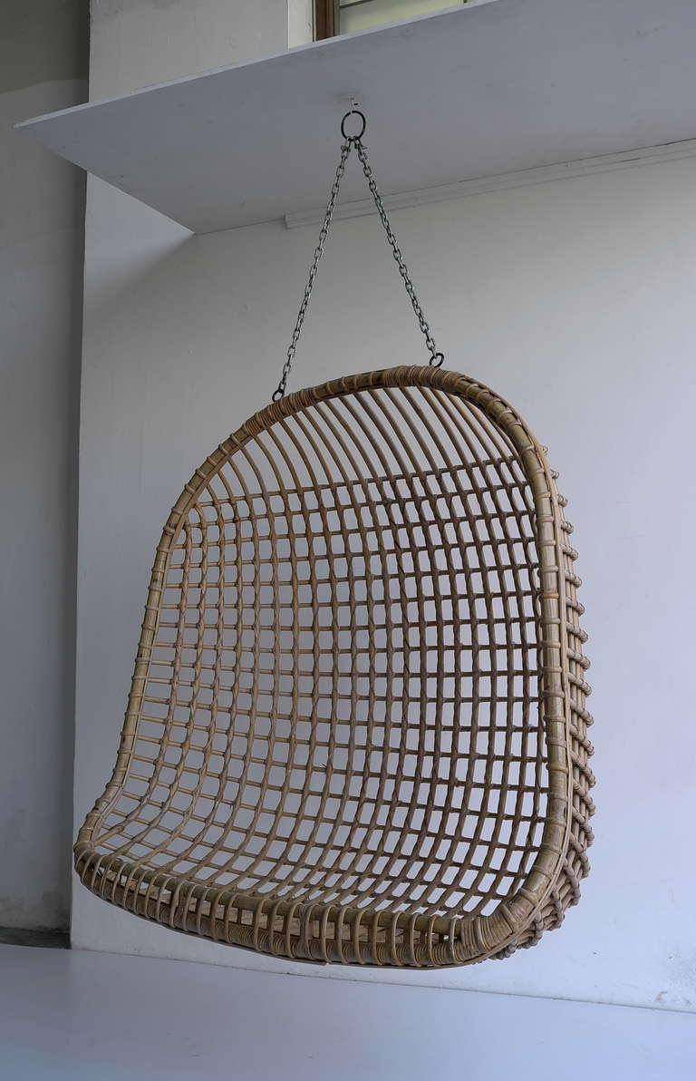 Rare Two-Seat Rattan Hanging Egg Chair In Good Condition In Den Haag, NL