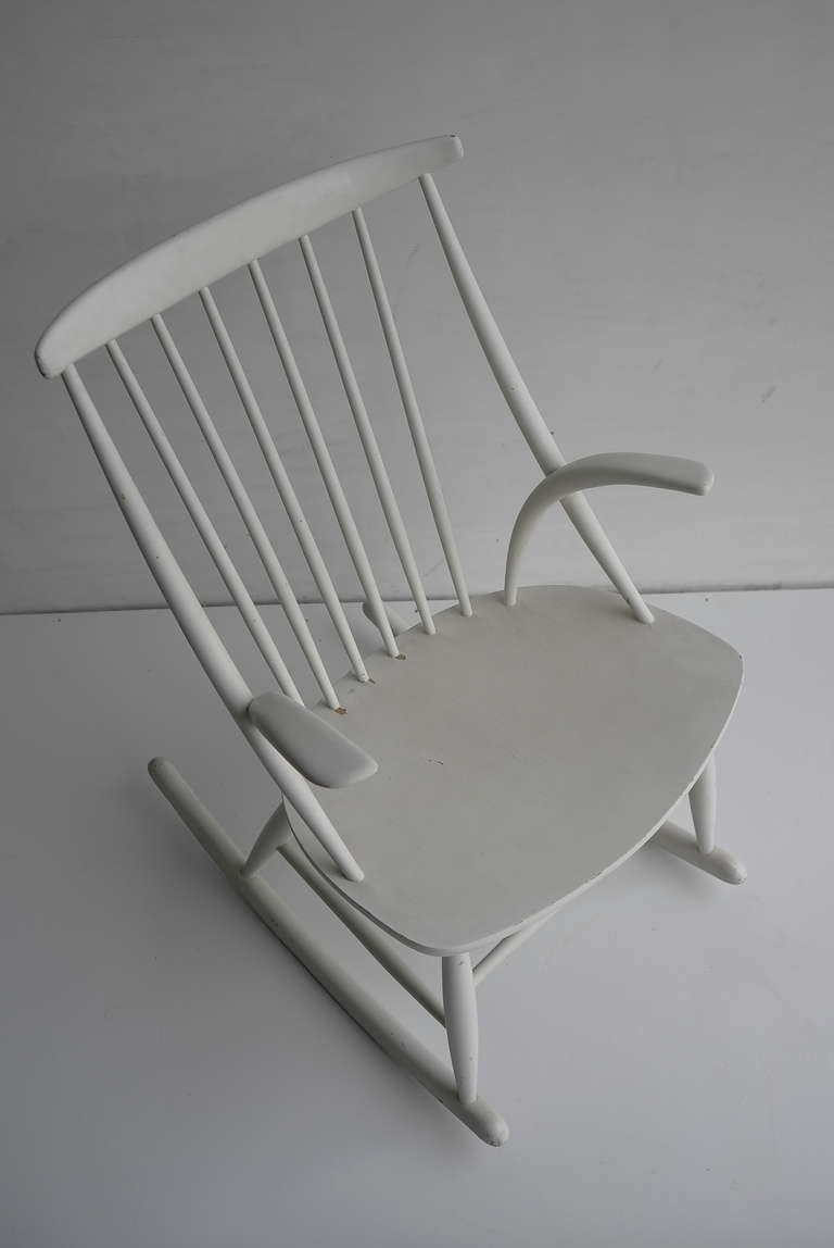 Illum Wikkelso White Rocking Chair, Denmark 1958 In Good Condition In Den Haag, NL