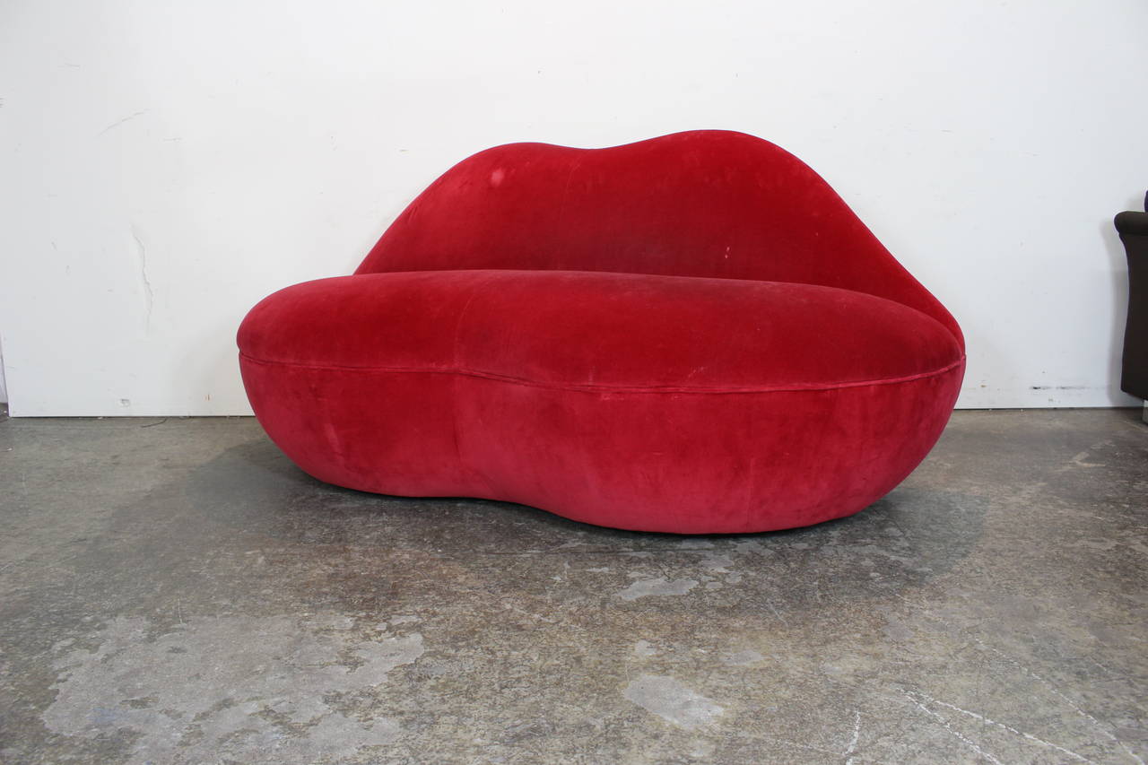 red lip sofa