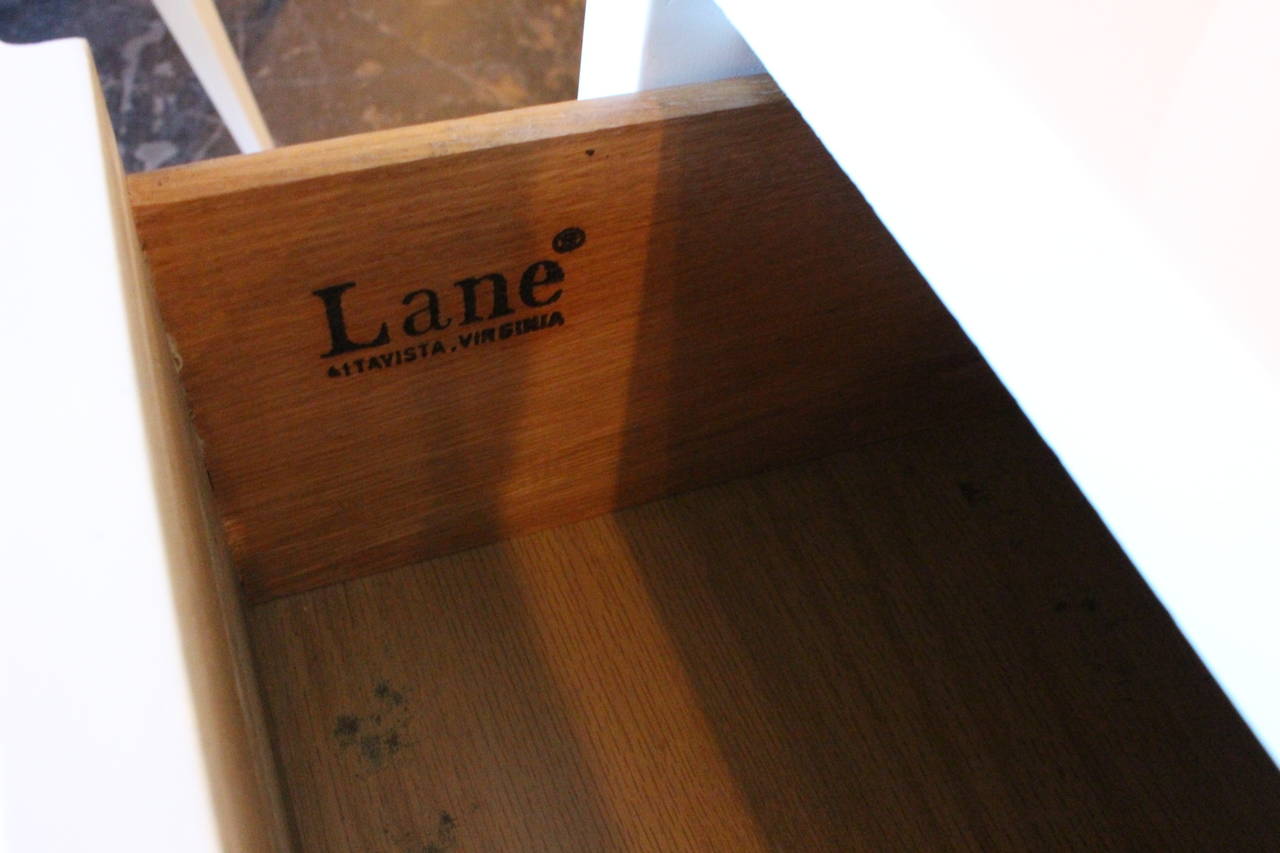 White Lacquer Brutalist Dresser by Lane In Excellent Condition In Dallas, TX