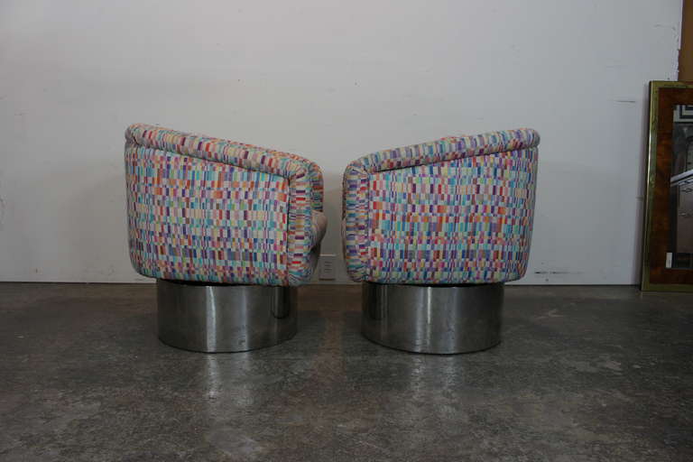 Pair Swivel Tub Chairs by Leon Rosen for Pace In Good Condition In Dallas, TX