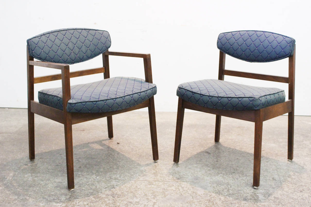 Set of seven Herman Miller dining chairs designed by George Nelson. Solid walnut frame. Chairs are in good conditions, circa 1950s.

Dimensions: 20