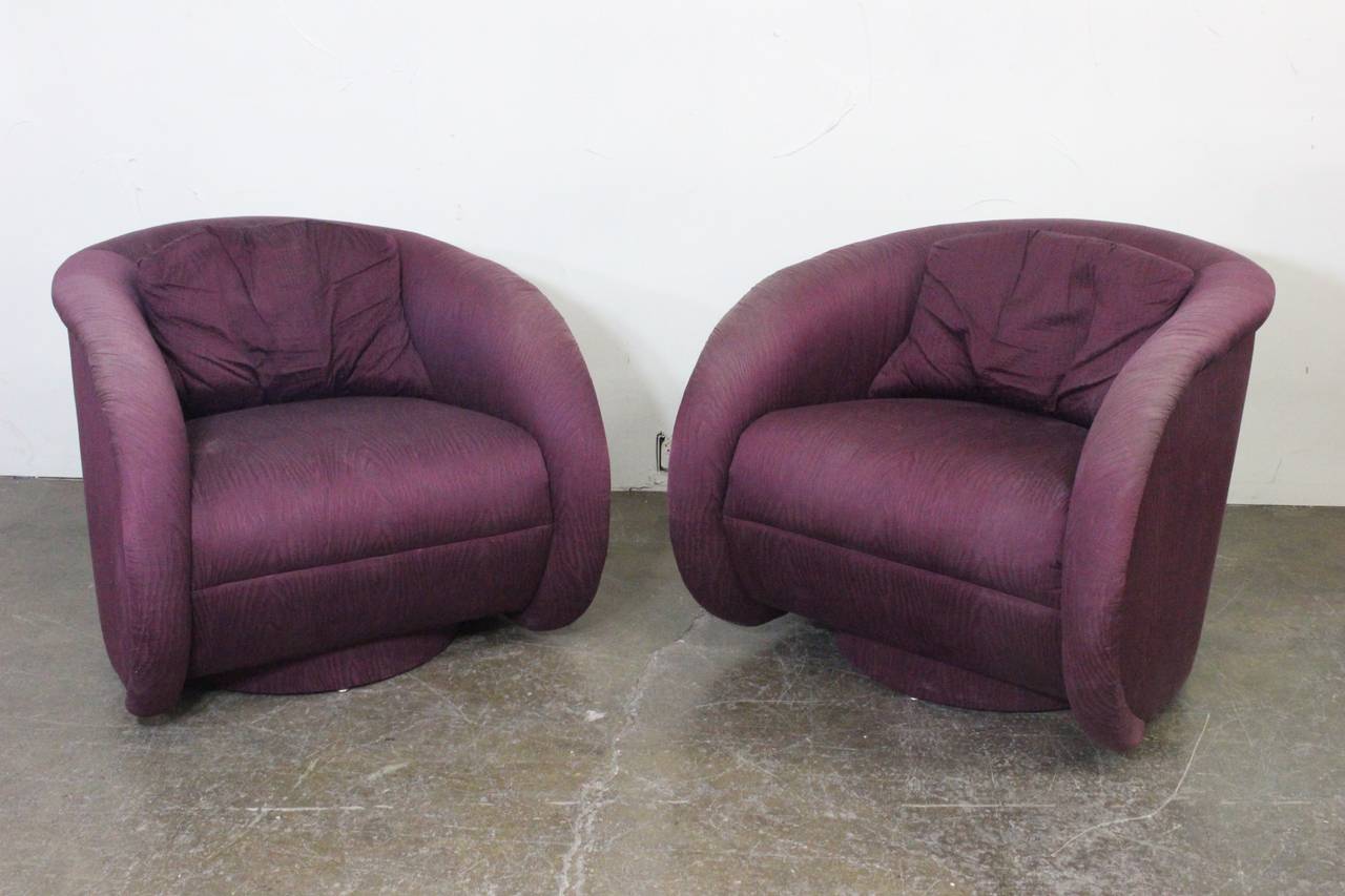 Pair of Swivel Chairs in the Style of Milo Baughman In Good Condition In Dallas, TX