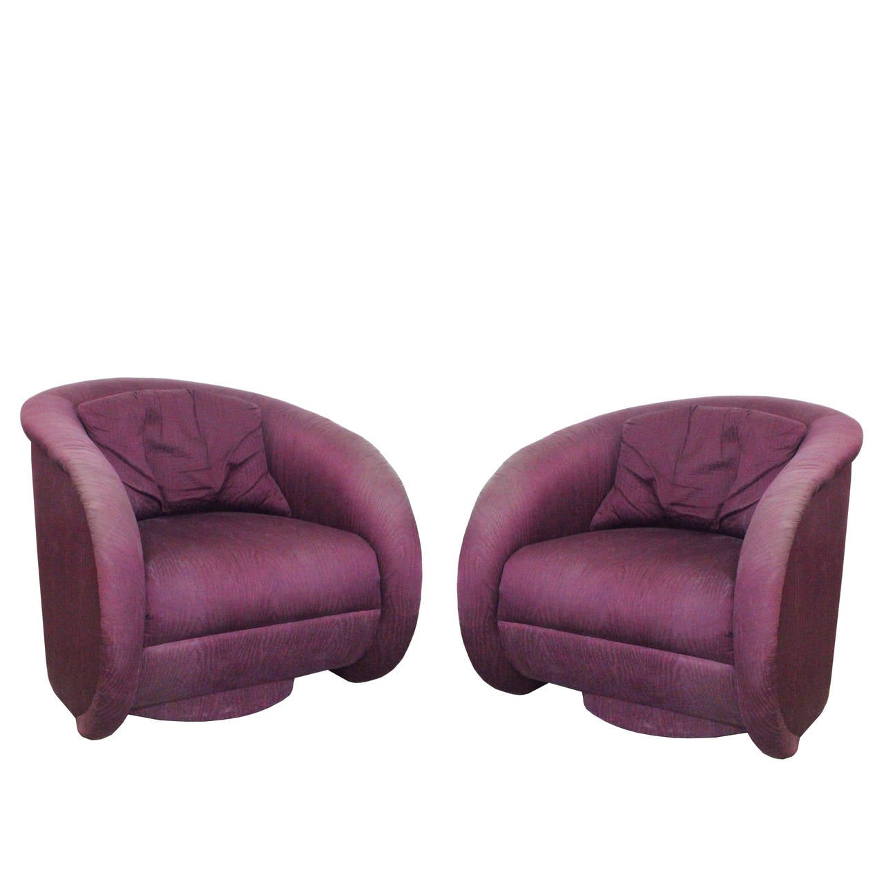 Pair of swivel chairs in the style of Milo Baughman. Would recommend new upholstery. 

Dimensions: 25