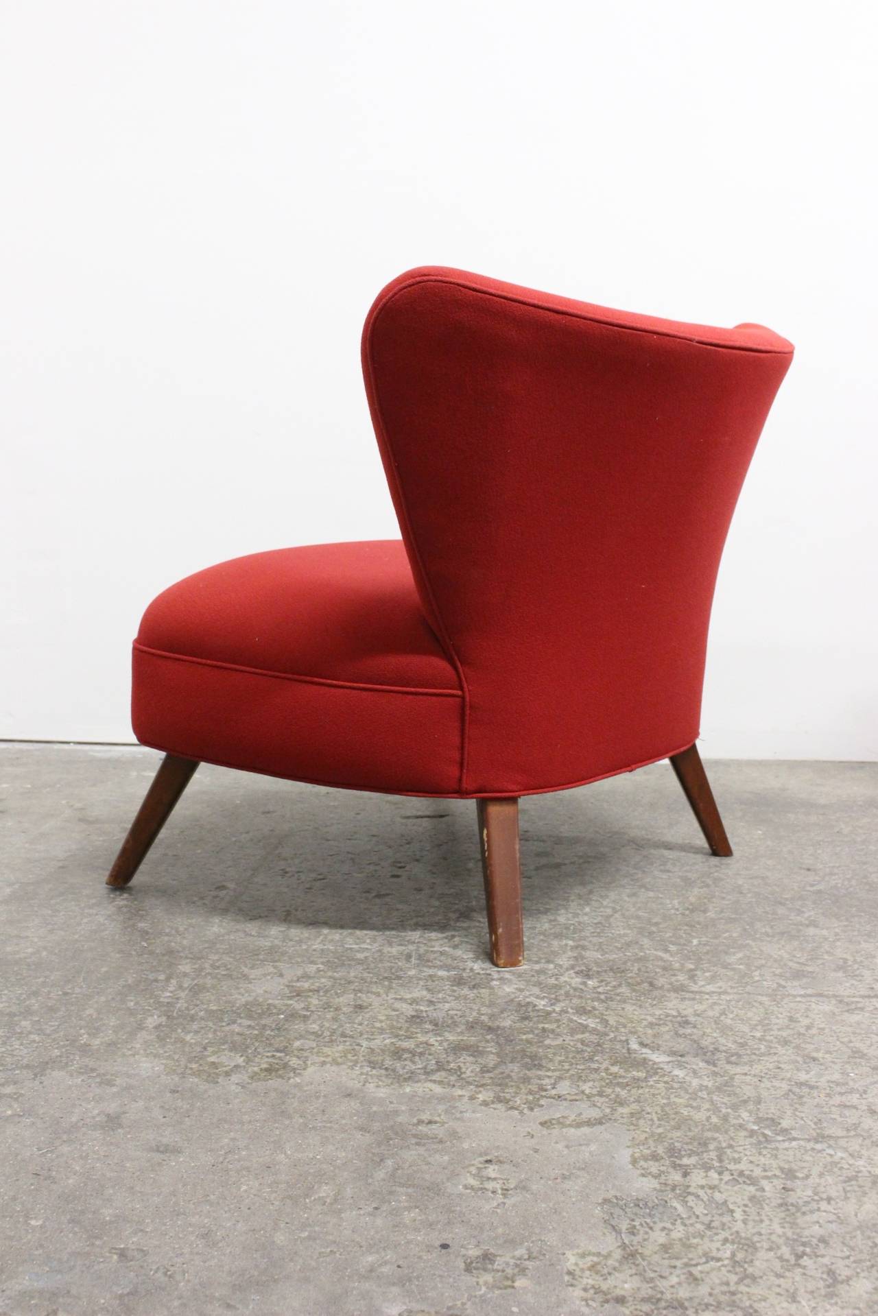 Pair of 1940s Red Wingback Slipper Chairs in the Style of Gilbert Rohde In Good Condition In Dallas, TX