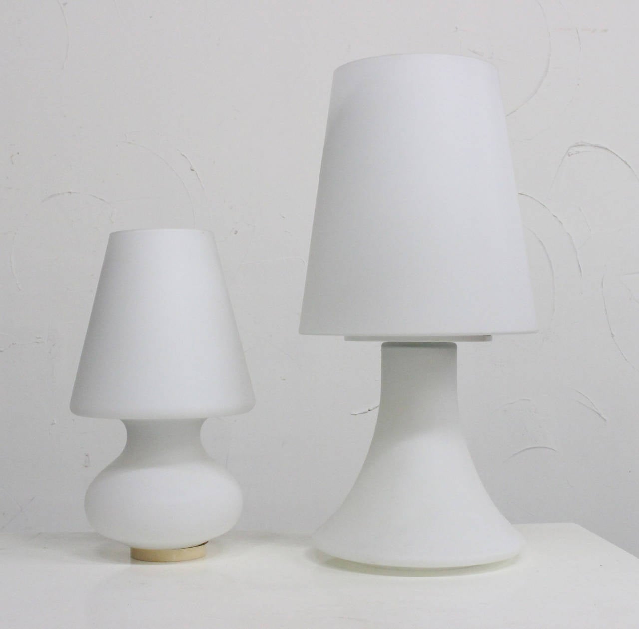 Pair of white glass modern lamps by Laurel, circa 1960s. 

Dimensions:
11