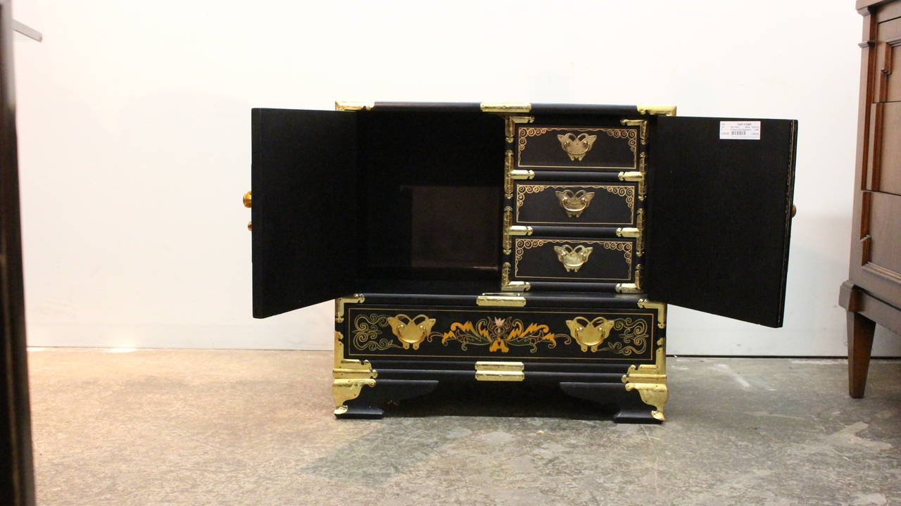 20th Century Pair of Hand-Painted Asian Nightstands