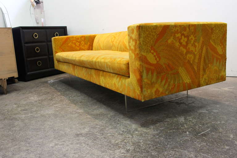 Tuxedo Sofa with Lucite Legs by Harvey Probber In Good Condition In Dallas, TX