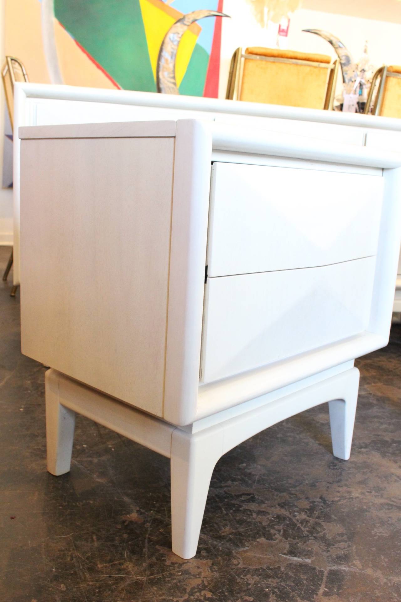 Mid-Century Modern Pair of Diamond Front Nightstands by United Furniture