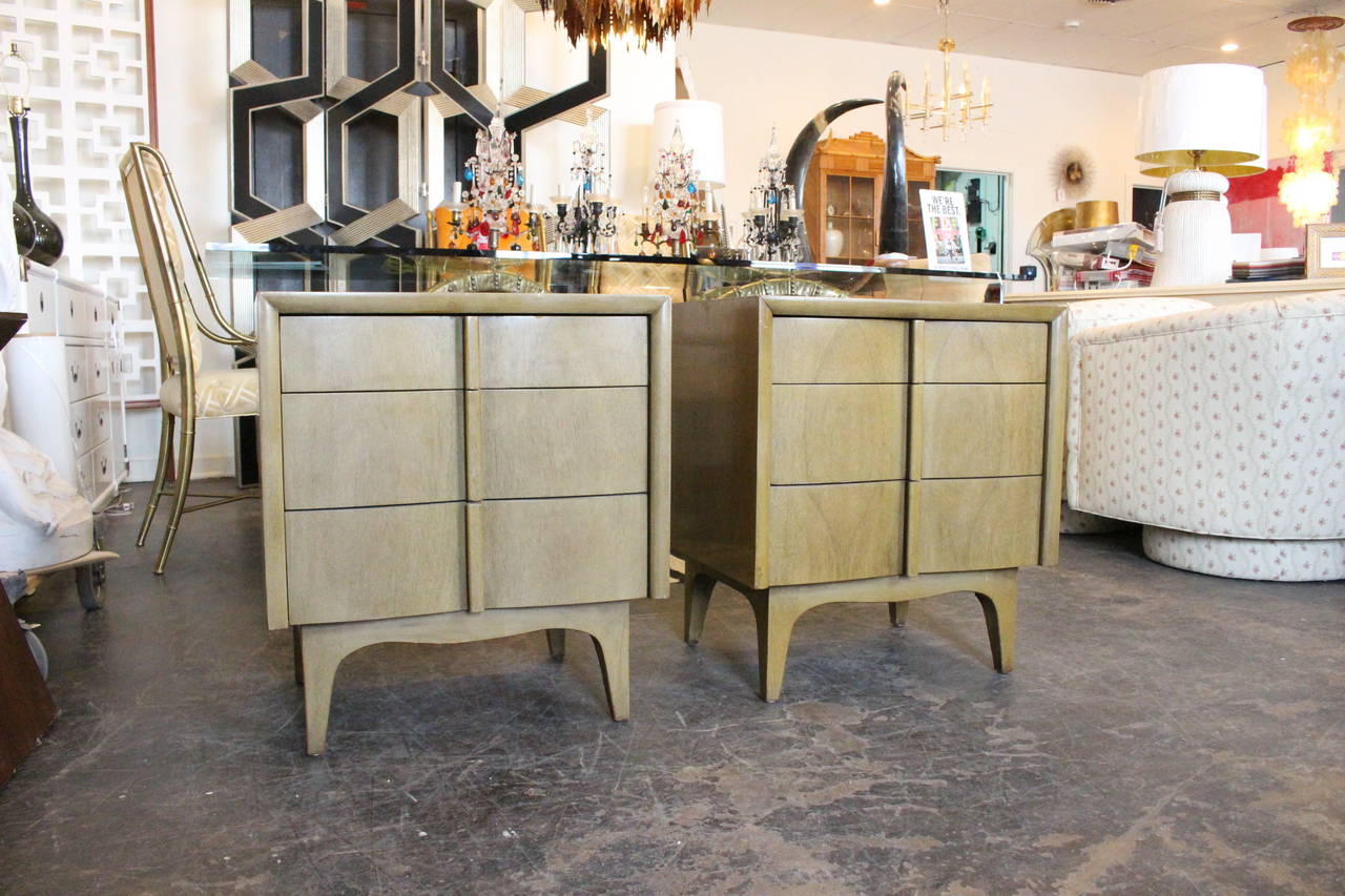 20th Century Pair American of Martinsville Bleached Mahogany Nightstands