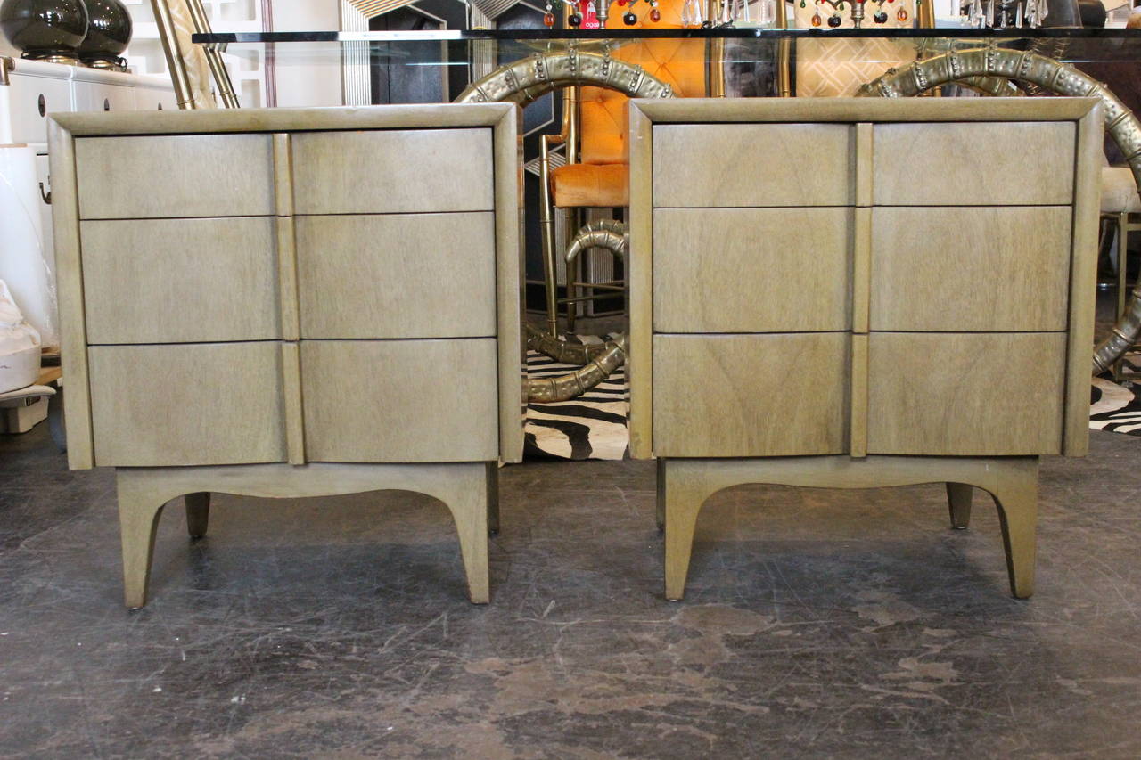Mid-Century Modern Pair American of Martinsville Bleached Mahogany Nightstands