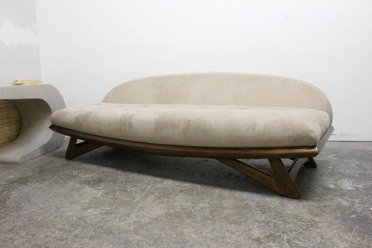 Gondola Sofa in the Style of Adrian Pearsall In Good Condition In Dallas, TX