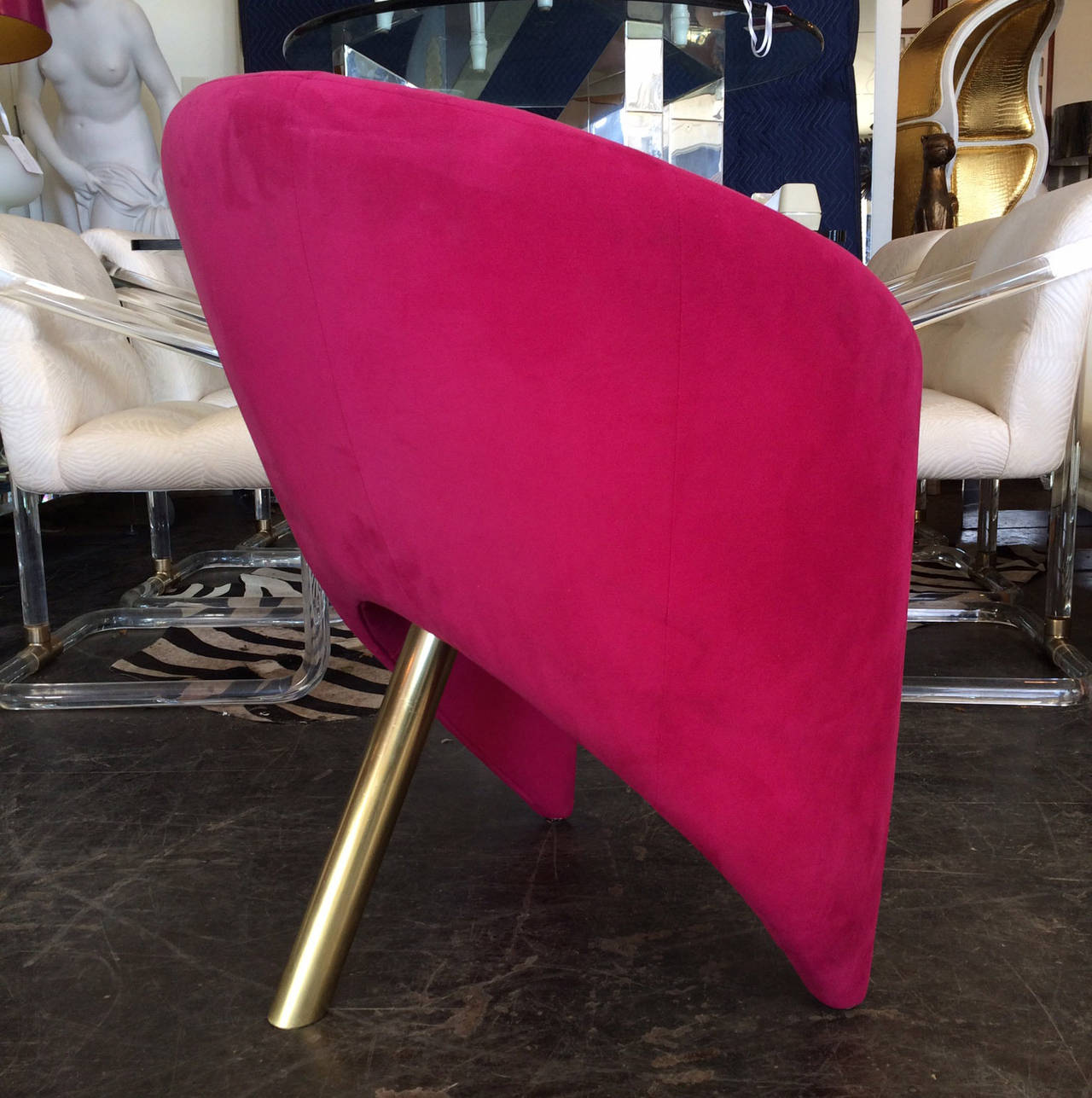 Pair Three-Legged Pink Chairs in the Style of Kelly Wearstler In Good Condition In Dallas, TX