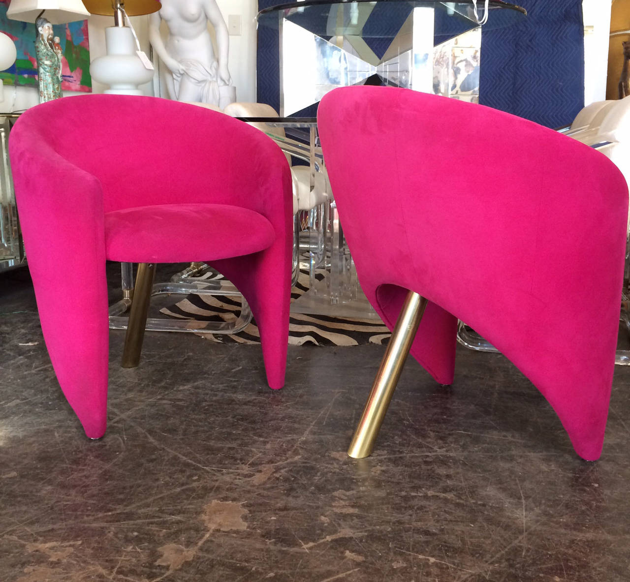 20th Century Pair Three-Legged Pink Chairs in the Style of Kelly Wearstler