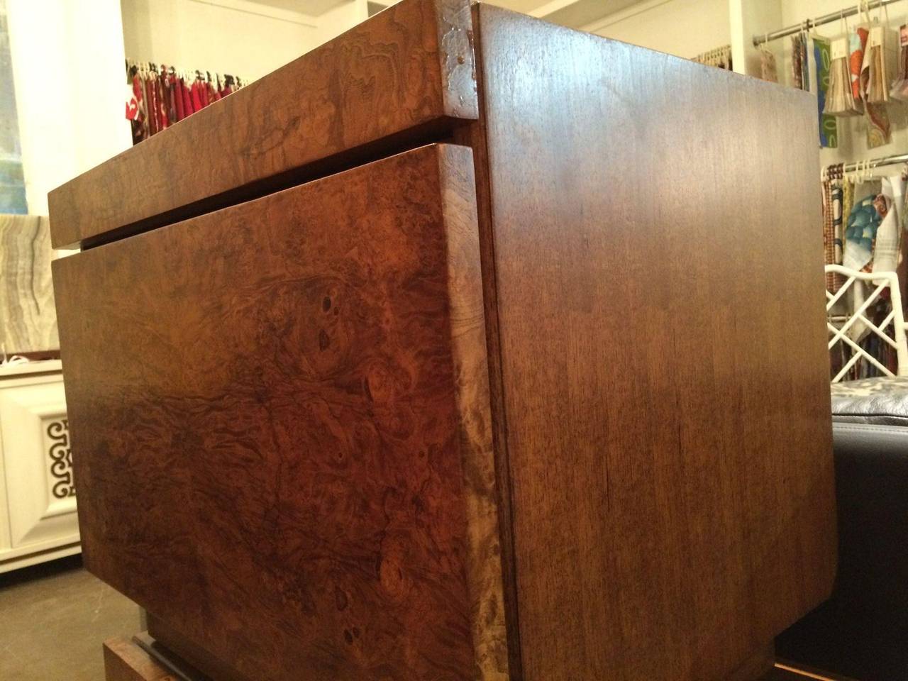 Pair of handsome nightstands by Lane Furniture Company with burl wood flat door front panels. Each nightstand has a pull-out ledge for extra surface area and one large drawer. The nightstands are in good vintage condition with minor scratch on top