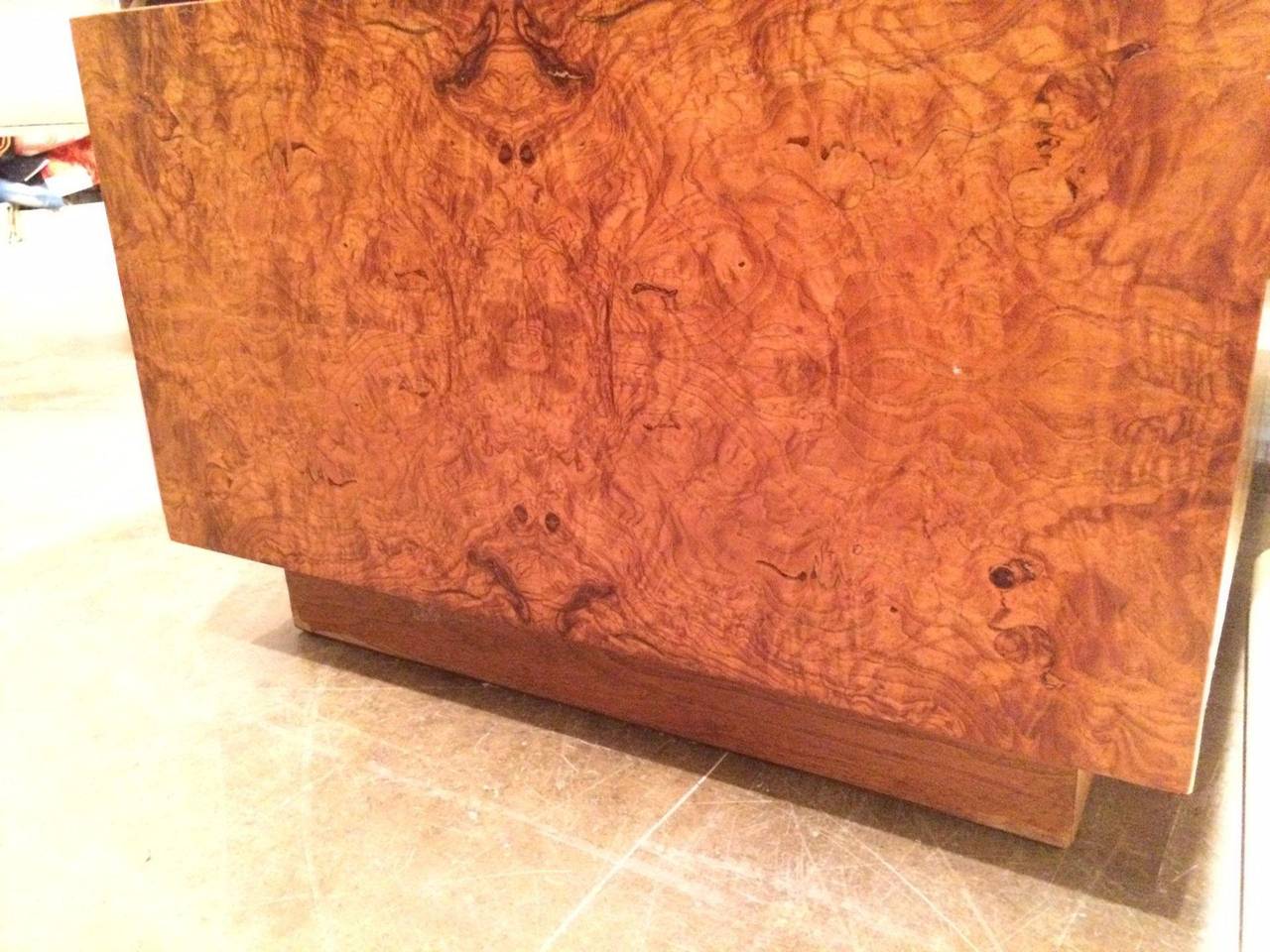 Pair of Burl Nightstands by Lane In Good Condition In Dallas, TX