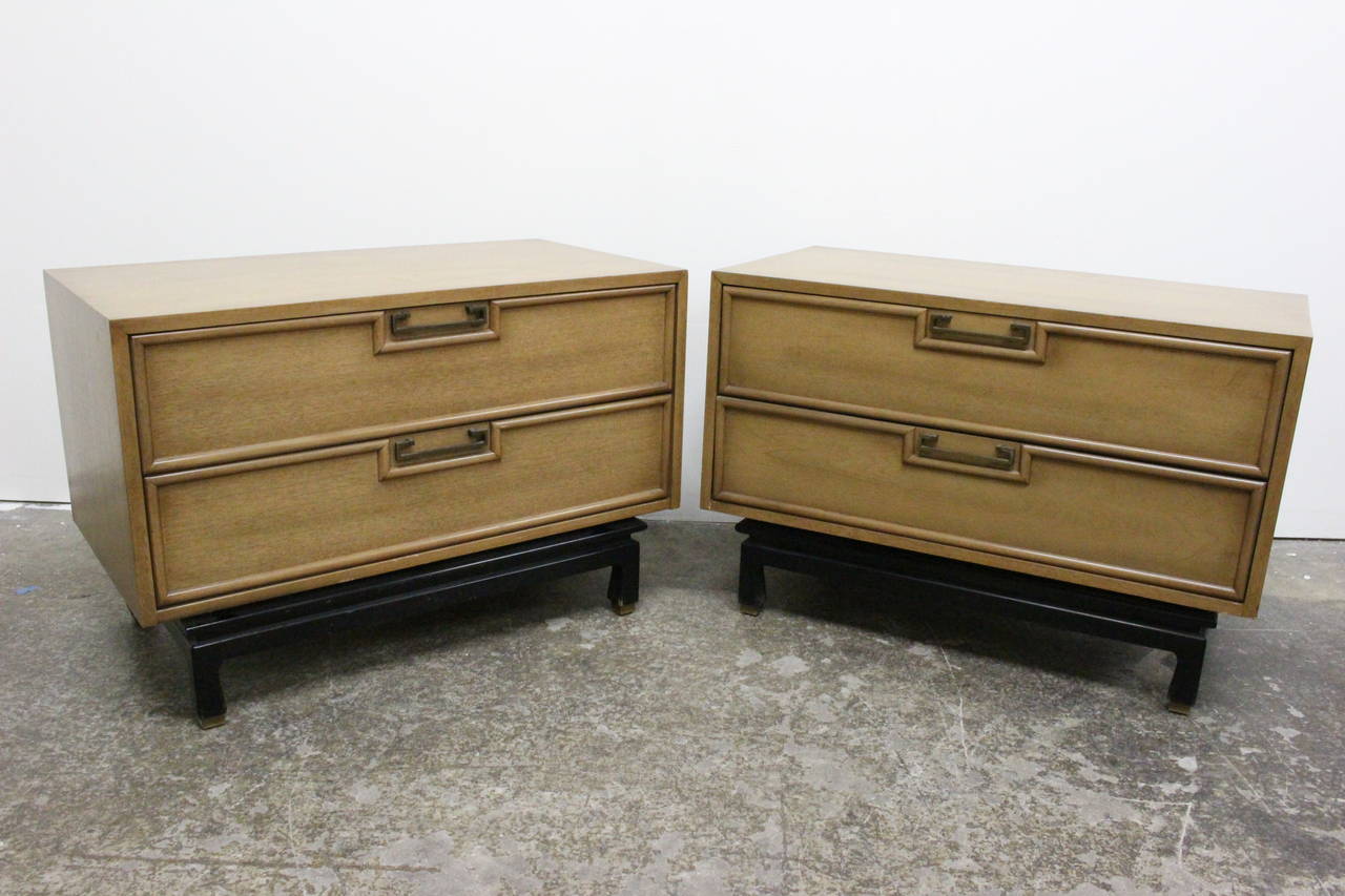 Pair of American of Martinsville Nightstands In Good Condition In Dallas, TX
