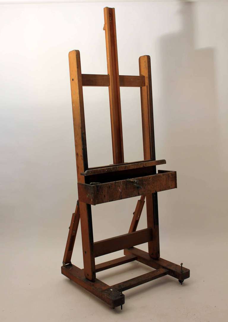 A Large Artist Easel In Good Condition In Gloucestershire, GB