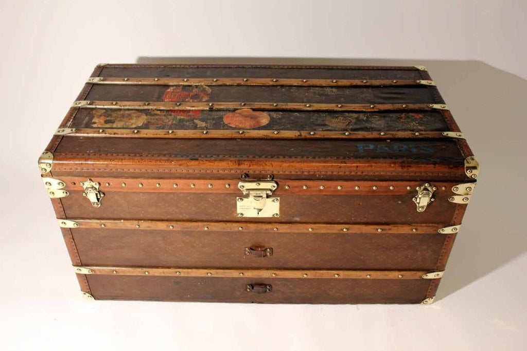 Early 20th century trunk made by Aux Etais Unis, 229 Rue L Honoire, Paris.  Inside the trunk it has two removable trays and the exteriors has original labels and brass fittings.
