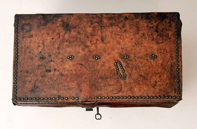 Early 19th Century Leather Trunk For Sale 1