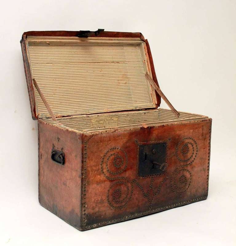 English Early 19th Century Leather Trunk For Sale