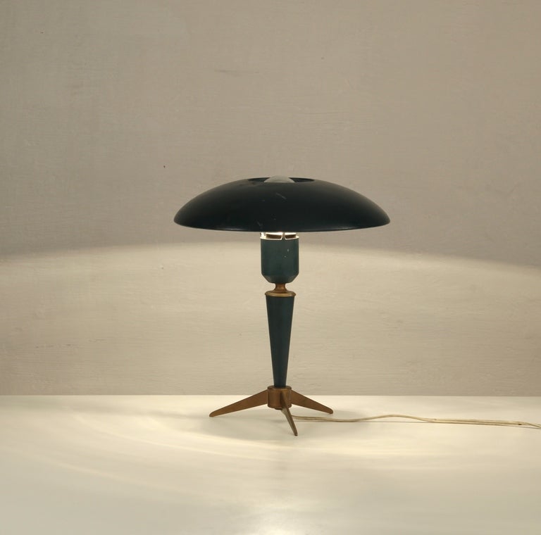 Distinctive Philips desk lamp designed in the 1950's by Louis Kalff. Dark green UFO shade.Manufactured by Dutch company Philips.

Some normal signs (small dent and scratches) of use on the shade.