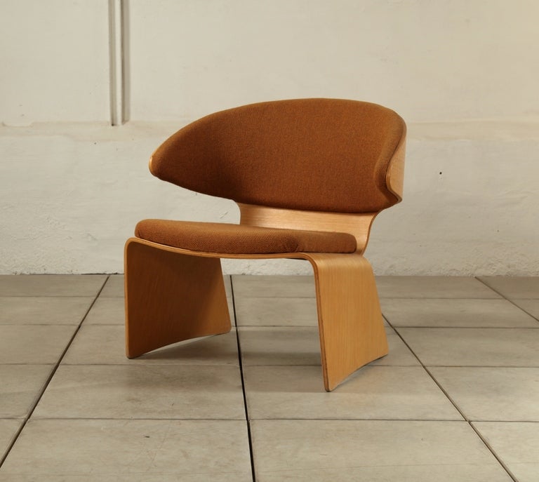 Bikini chair by Hans Olsen for Rojle, 1963 with original wool 
 upholstery.

A beautiful chair with great comfort and in mint condition with some minor signs of use.

Easy to combine with any other contemporary seating.
