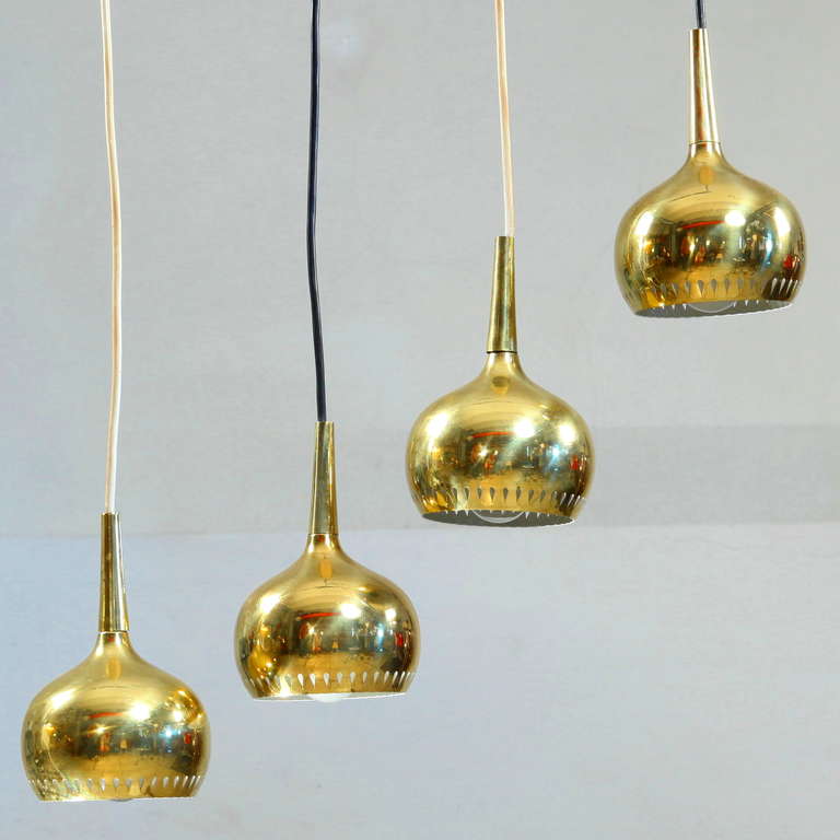 Set of 4 Hans-Agne Jakobsson Copper Pendants for Markaryd.
Beautiful aged brass structure.
Comes without the ceilingcap so many possibilitys.
Mint condition without dents.