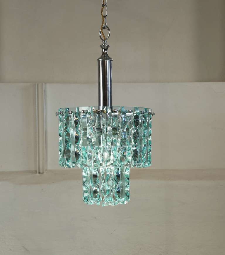 Mid-Century Modern High End Italian Chandelier in Molded Frosted Glass Fontana Arte Style