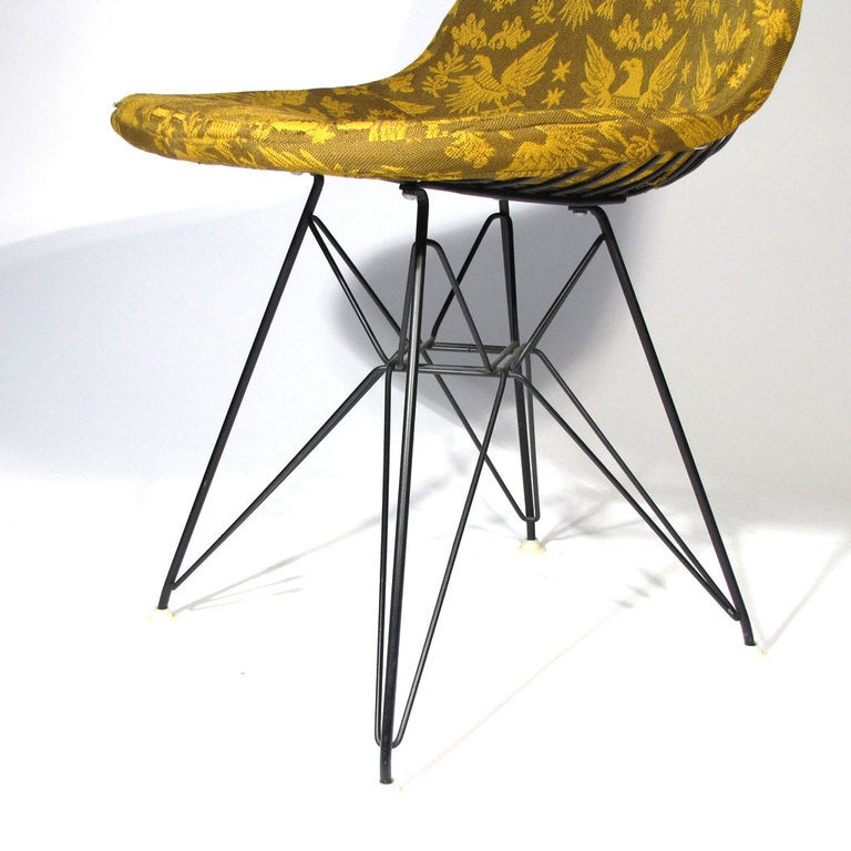 Pair of Eames Eiffel DKR Chairs In Excellent Condition For Sale In Baltimore, MD