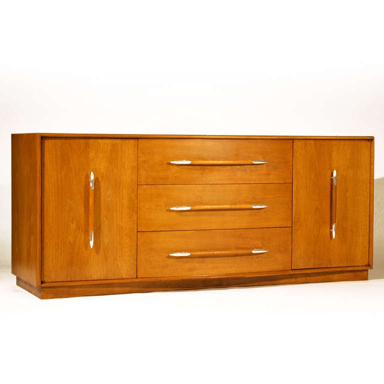 Wonderful Robsjohn-Ggibbings for Widdicomb Credenza. Solid Walnut construction. Nice lines with bow-front and spear-form pulls. The pulls are 