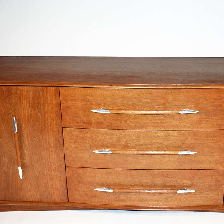 Robsjohn-Ggibbings for Widdicomb Credenza In Excellent Condition For Sale In Baltimore, MD