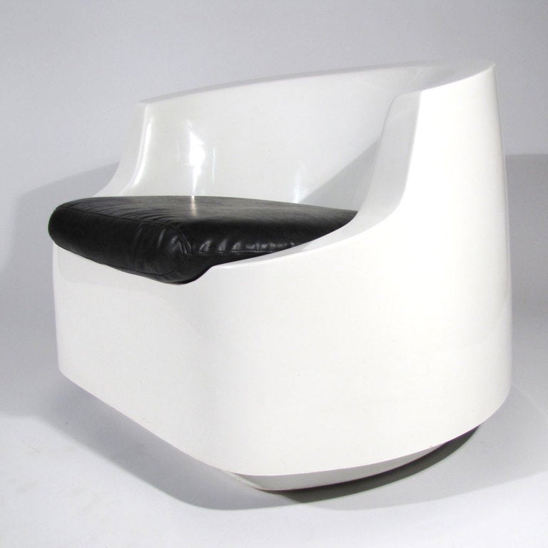 Mod sleek white fiberglass chair with black leather cushion designed by Ed Frank for Moretti. Label affixed to underside.

Overall excellent condition.