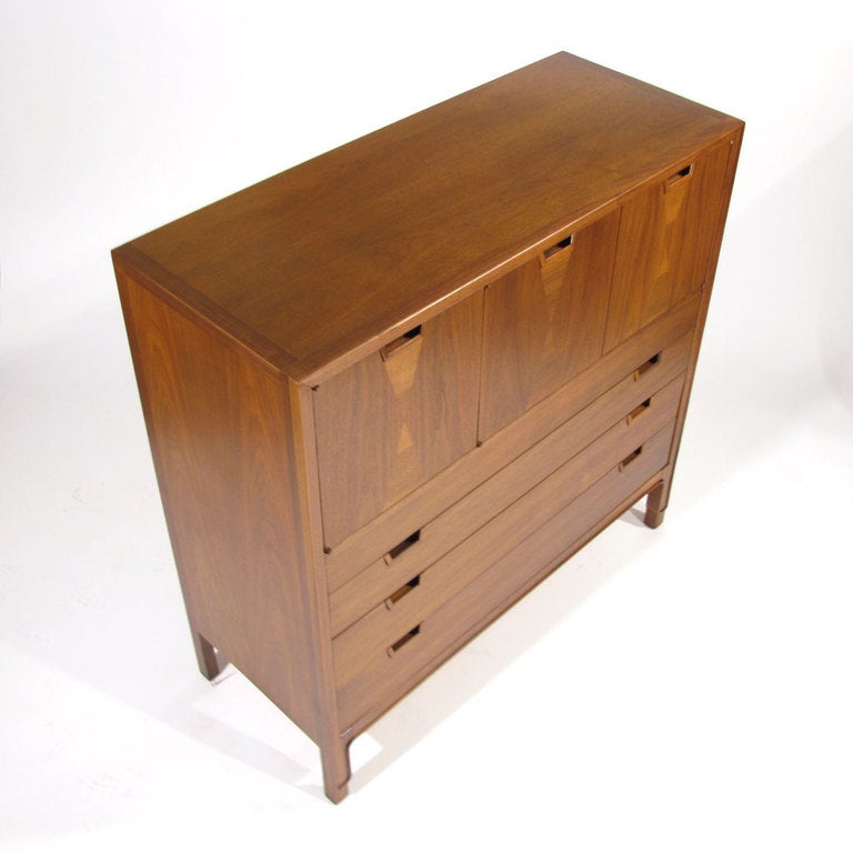 John Stuart Janus Collection chest of drawers or dresser in beautiful walnut. Substantial storage with three top doors opening to reveal a myriad of compartments above four lower graduated drawers. 

Immaculate restored condition.