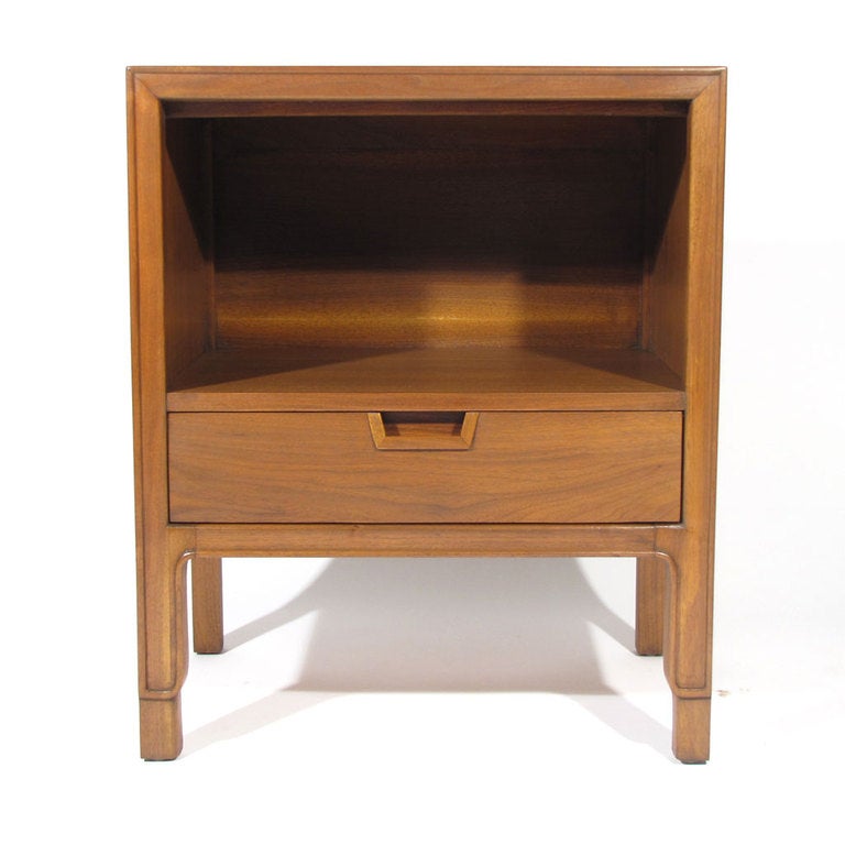 John Stuart Janus Stand