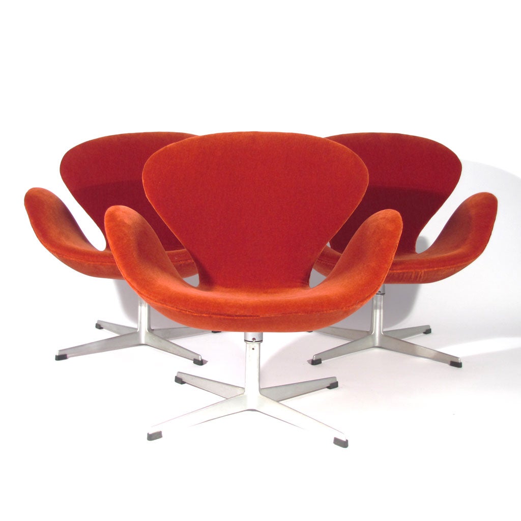Arne Jacobsen Swan Chairs For Sale