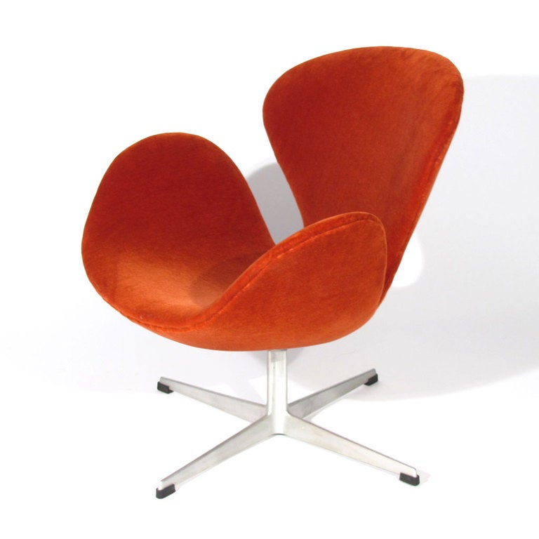 Mid-20th Century Arne Jacobsen Swan Chairs For Sale