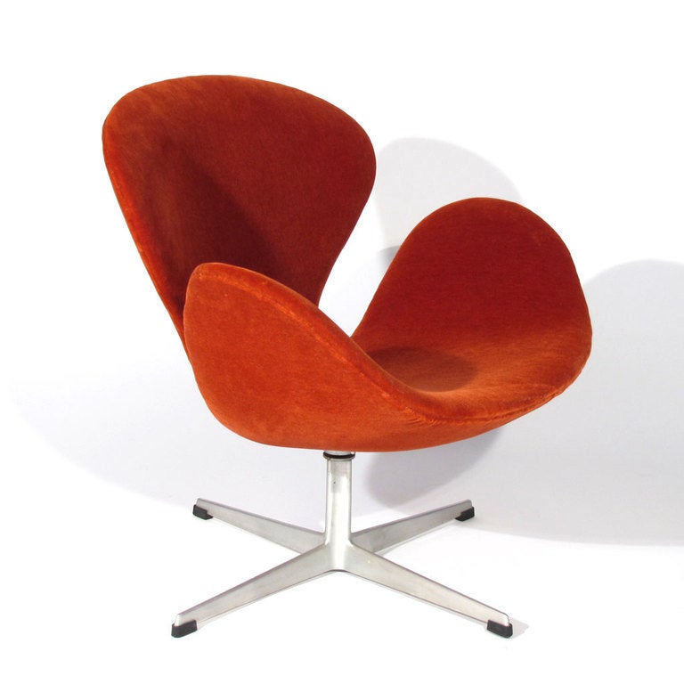 Aluminum Arne Jacobsen Swan Chairs For Sale