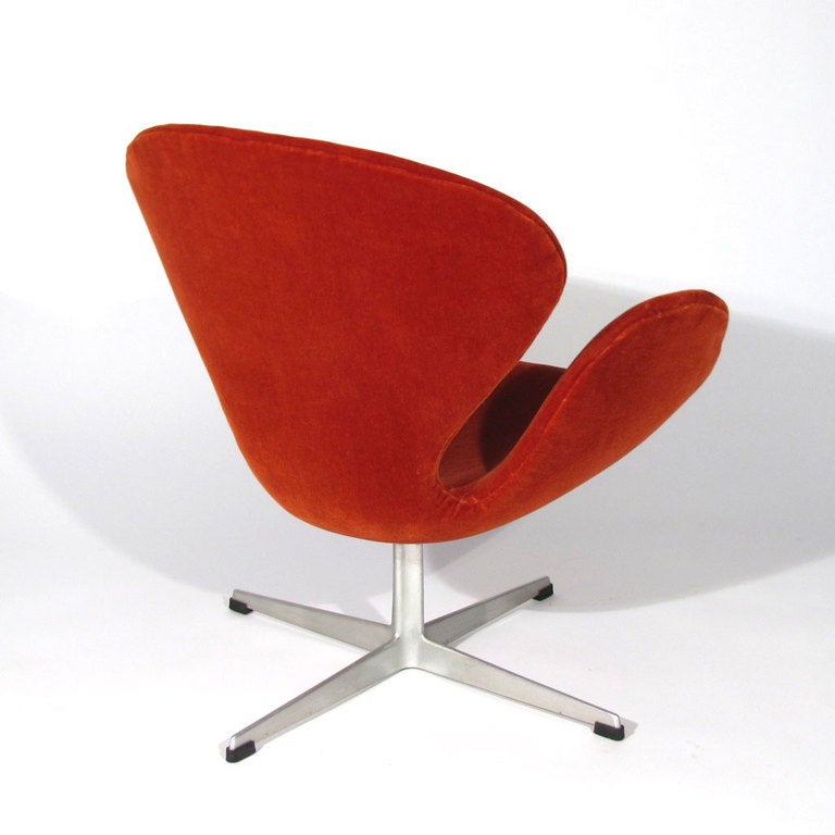 Arne Jacobsen Swan Chairs For Sale 1