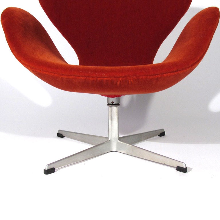 Arne Jacobsen Swan Chairs For Sale 2