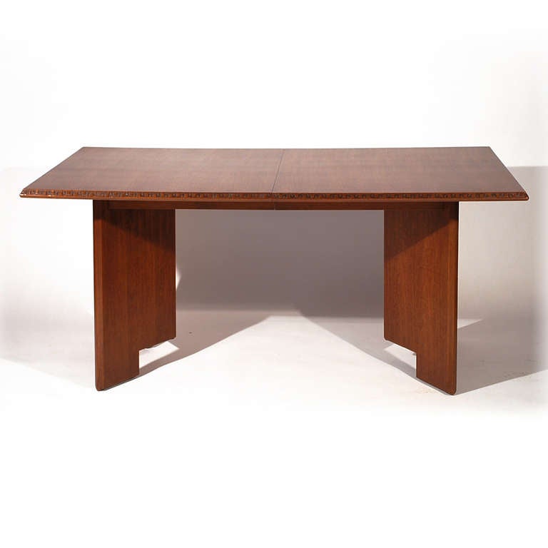 Beautiful Frank Lloyd Wright for Henredon Taliesan mahogany extension dining table. The top extends to accommodate two 18
