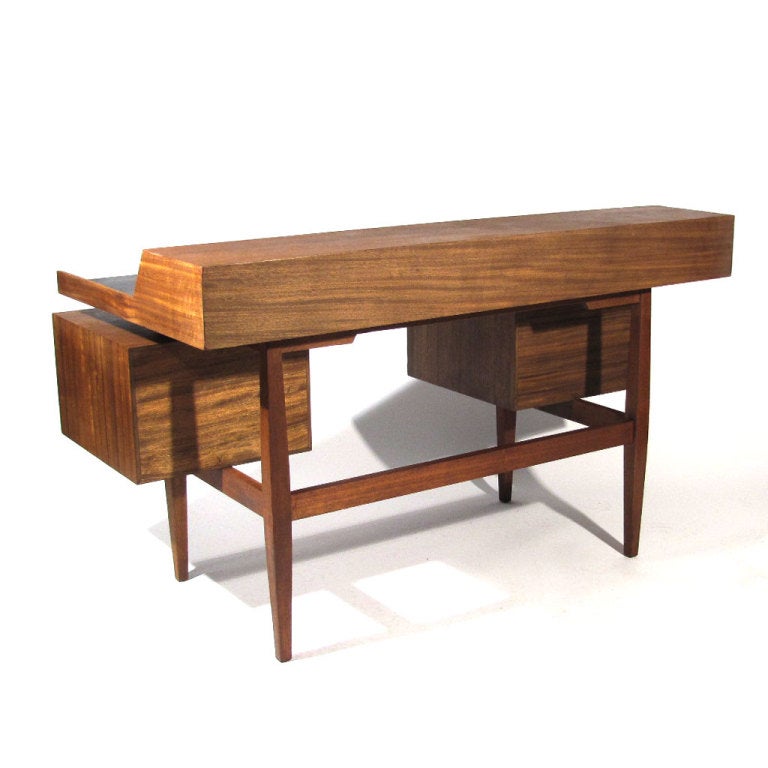 Milo Baughman Desk In Excellent Condition For Sale In Baltimore, MD