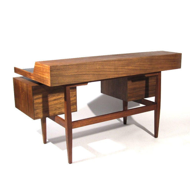Milo Baughman Desk In Excellent Condition For Sale In Baltimore, MD
