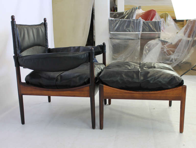 Kristian Solmer Vedel for Soren Willadsen rosewood Modus lounge chair and ottoman. Newly refinished and completely re-upholstered in a high quality black leather. In like-new condition.