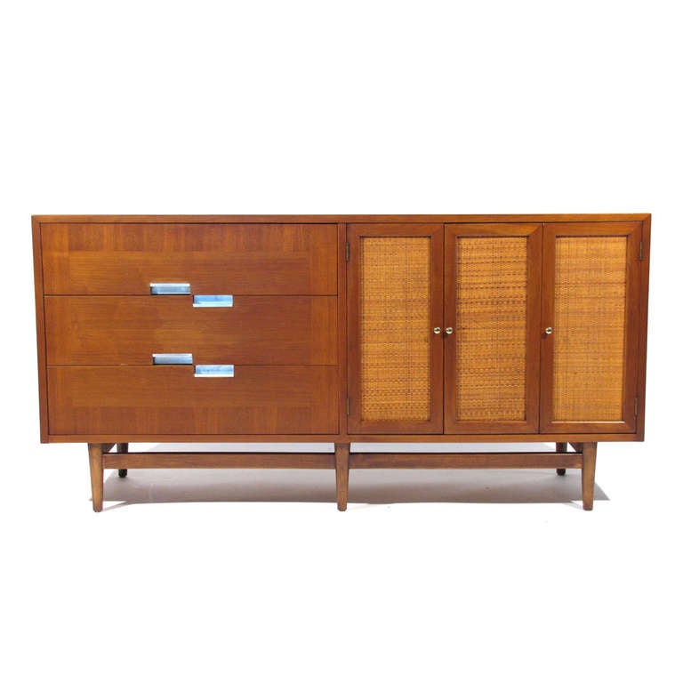 Mid-Century Sideboard In Excellent Condition For Sale In Baltimore, MD