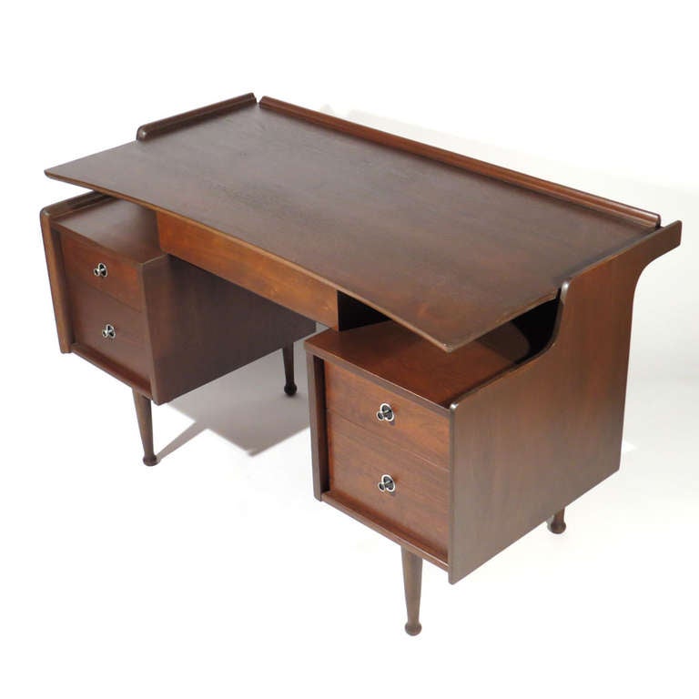 Mid-Century Floating Desk In Excellent Condition For Sale In Baltimore, MD