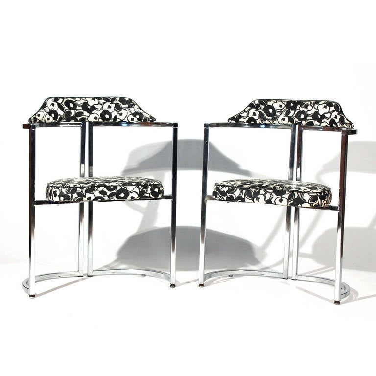 Mid-Century Modern Pair of Chrome Dining Chairs For Sale